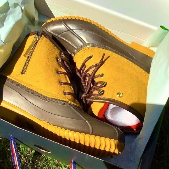 TOMMY HILFIGER ROAN LACE UP DUCK BOOTS 9 NEW - Picture 2 of 16